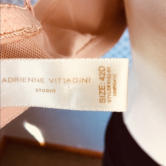 Adrienne Vittadini Bra 42D Beige EUC - Picture 7 of 8